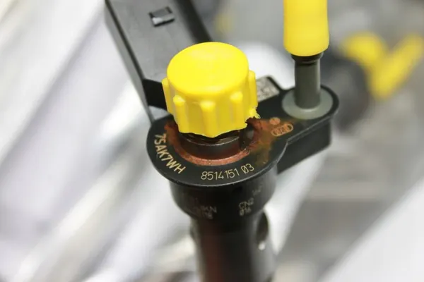 Sistema di alimentazione BMW G30 G11 G01 G15 4.0D Iniettori Pompa image 7