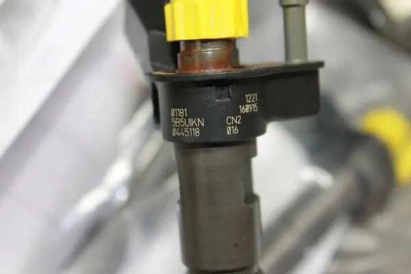 Sistema di alimentazione BMW G30 G11 G01 G15 4.0D Iniettori Pompa image 8