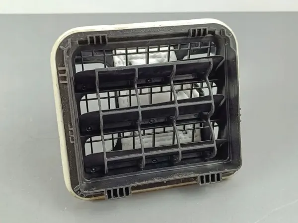 Grille de ventilation Hyundai Tucson IV OEM FOB38427 - Occasion image 2