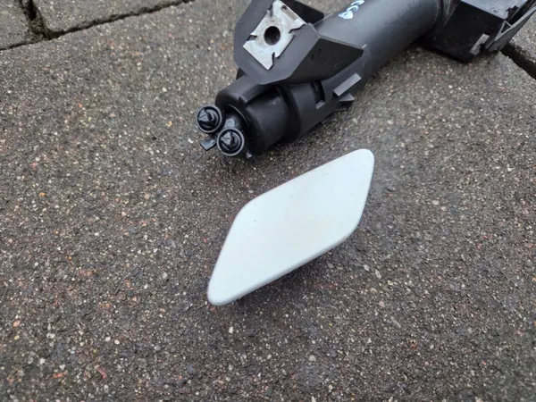 Buse de lave-glace gauche VW Scirocco OEM 1K8955978A image 9