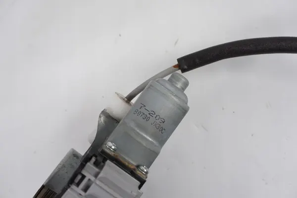 Elevador de vidro dianteiro direito Nissan Juke image 2