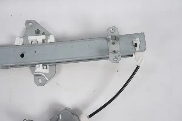 Elevador de vidro dianteiro direito Nissan Juke image 4