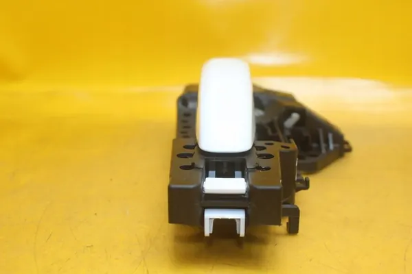 Vasen takaluukun kahva Audi A4 B8 Lift image 3