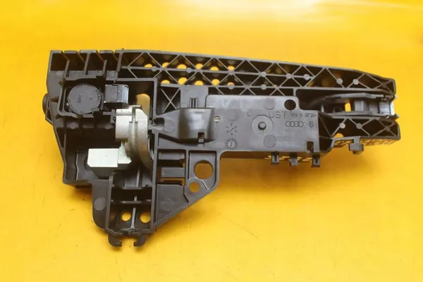 Vasen takaluukun kahva Audi A4 B8 Lift image 8