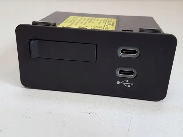 Mazda AUX-aansluiting OEM K69C669U0A - Gebruikt image 2