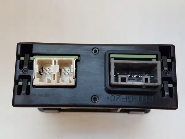 Mazda AUX-aansluiting OEM K69C669U0A - Gebruikt image 3