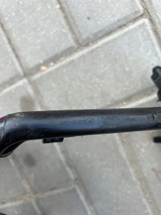 Volkswagen Veden jäähdyttimen letku OE 6R0121070N image 3