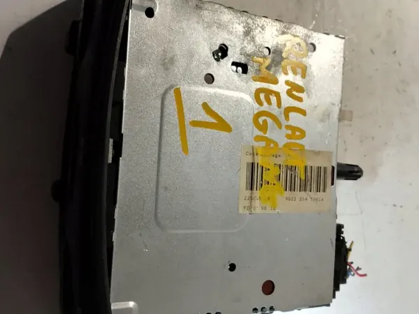 Renault Megane Radio OEM 7700426412 - Käytetty image 3