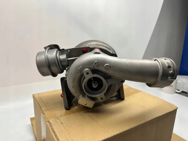Turbo VW Transporter T5 2.5 TDI AXD OEM 070145701E image 2