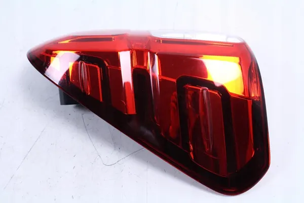 TOYOTA HILUX VIII LIFT LÁMPARA TRASERA DERECHA 2021 image 2