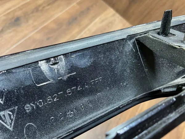 Feu de plaque Porsche Cayenne OEM 9Y0827574A image 8
