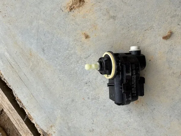 Renault OEM 260566235R Ajovalon säädön moottori image 2