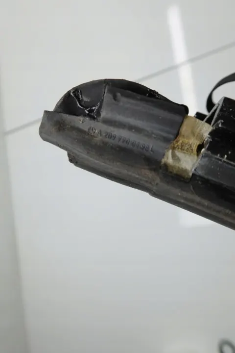 Junta maletero techo izquierda OEM 2097700198-L Mercedes CLK image 3