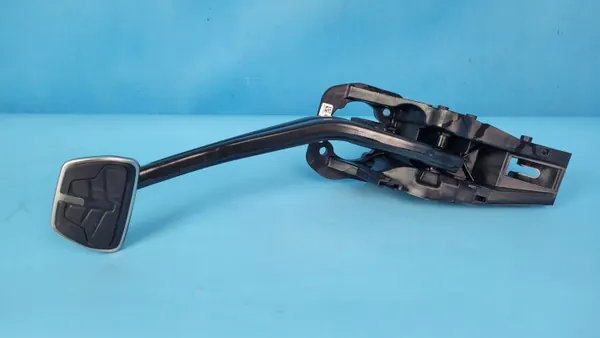 BMW X6 G06 Jarrupoljin OEM 687427904 - Käytetty image 9