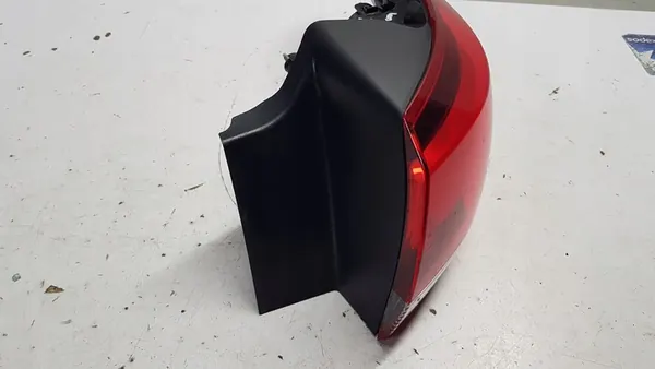 Luz trasera derecha Opel Astra K familiar image 2