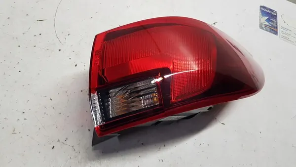Luz trasera derecha Opel Astra K familiar image 5