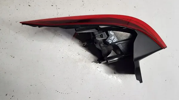 Luz trasera derecha Opel Astra K familiar image 6