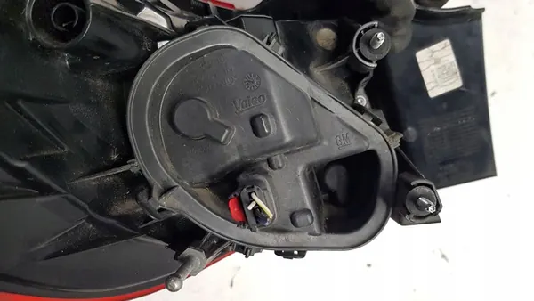 Luz trasera derecha Opel Astra K familiar image 7