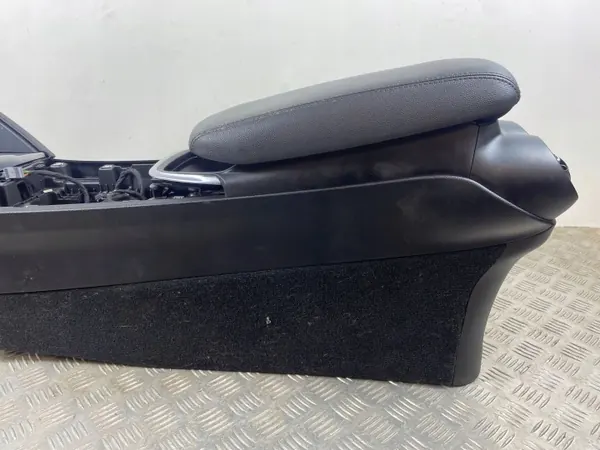 Accoudoir console Alfa Romeo Stelvio OEM 0503720 image 7