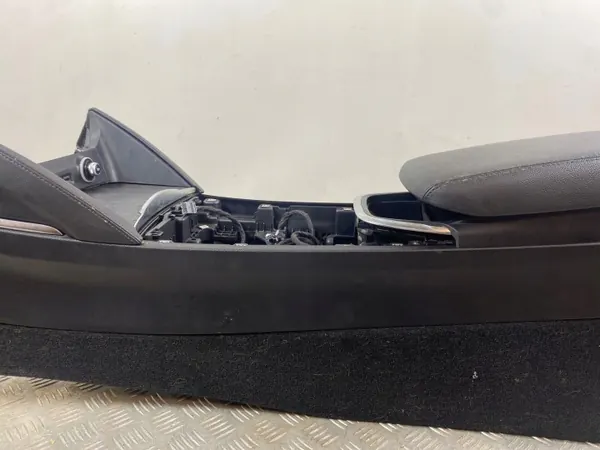 Accoudoir console Alfa Romeo Stelvio OEM 0503720 image 8