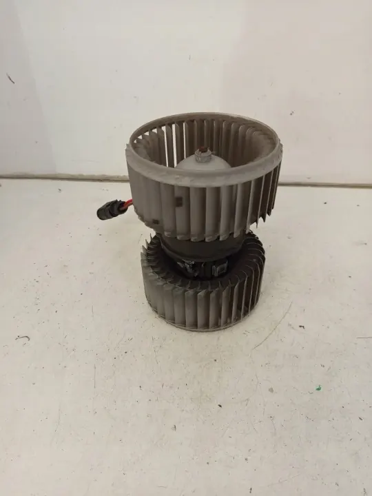 OEM 0130111045 Matkustamon puhallin Bentley Continental GT image 2