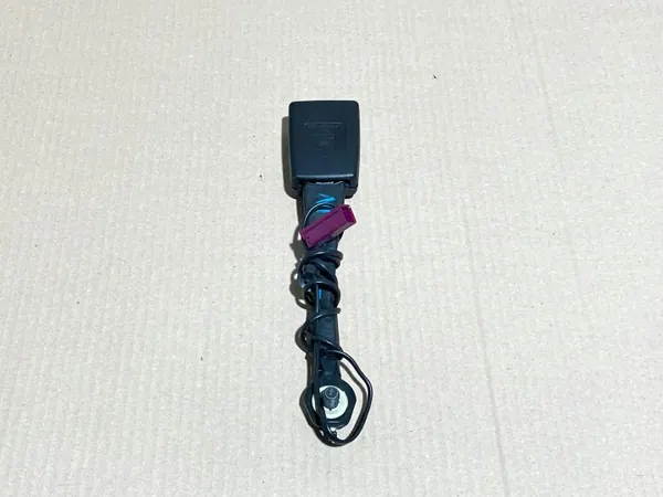 Boucle de ceinture gauche FORD 8V51-B61208-AF MK7 image 2