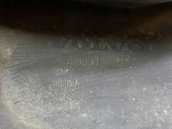 Volvo XC90 II Vasen takasiipe OEM 31399350 image 5