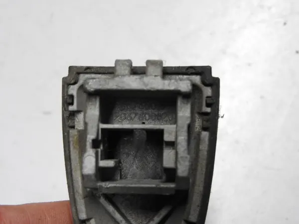 Höger Handtagsplugg Mercedes W906 A9067600020 image 2