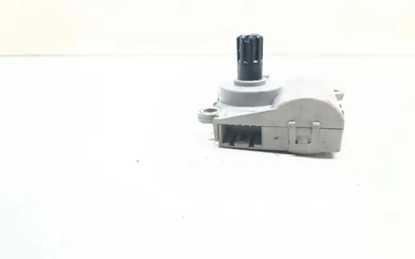 Kia OE Lämmitysventtiili D267NFFA01 - Käytetty image 3
