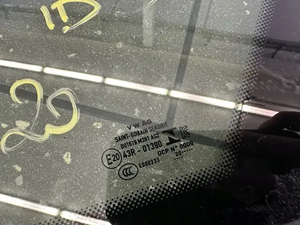 Vitre latérale avant gauche VW ID.3 OEM image 4