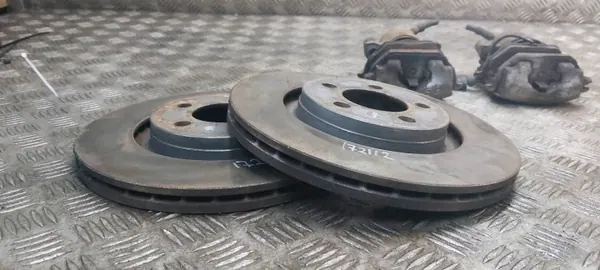 Discos e pinças dianteiros OEM 280MM para Audi A3 8L image 4
