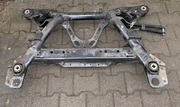 Volvo V60 II takaperävetokoukku OEM 32221650 image 4
