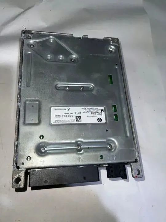 Mercedes-Benz Audioversterker A1669008612 - Gebruikt image 3