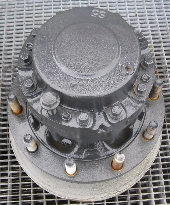 Renault DXI Lander Kerax Rear Axle Hub - Used image 2