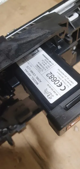 Cadre écran navigation OEM 98011193XU Citroen C4 Picasso image 10
