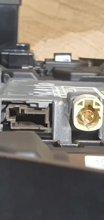Cadre écran navigation OEM 98011193XU Citroen C4 Picasso image 9