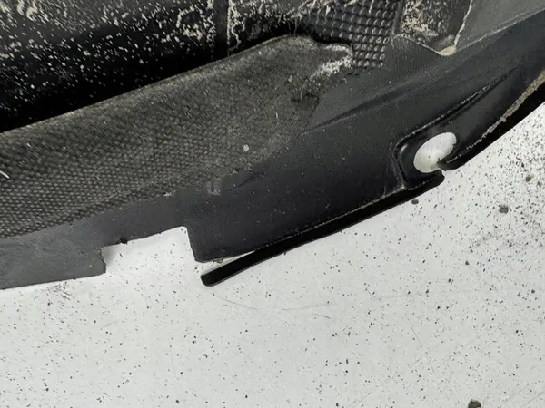 Front Right Wheel Arch Nissan X-Trail T32 63842-4cb0a image 3