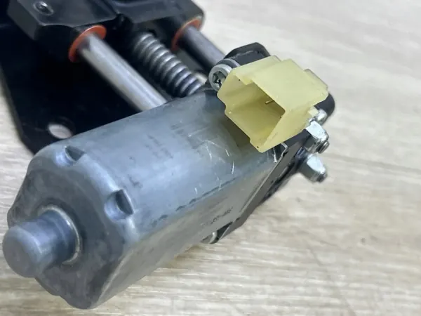Bakre höger sitsmotor OEM 97188631601S Porsche Panamera image 6