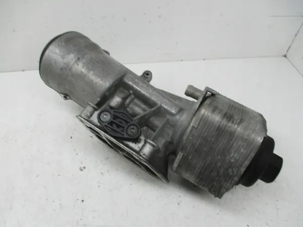 Audi A4 B8 A5 07-14 Olje Filterhus 038117021C image 2