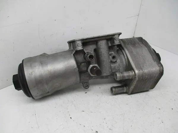 Audi A4 B8 A5 07-14 Olje Filterhus 038117021C image 4