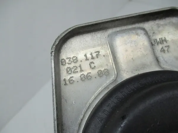 Audi A4 B8 A5 07-14 Olje Filterhus 038117021C image 7