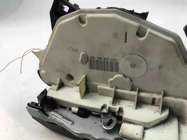 Vänster Framdörrslås VW Passat CC 5N1837015D image 2