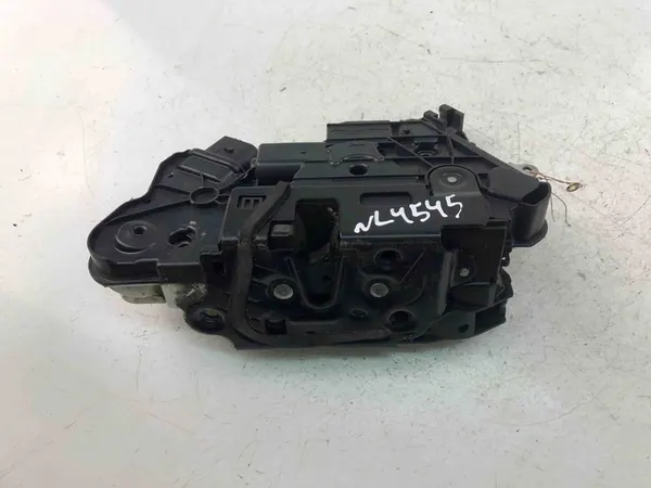 Vänster Framdörrslås VW Passat CC 5N1837015D image 4