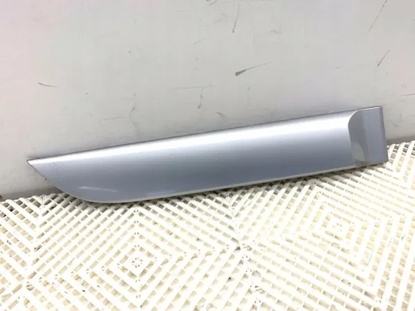 Moldura Porta Traseira Direita OEM 828767927R - Renault Megane III image 2