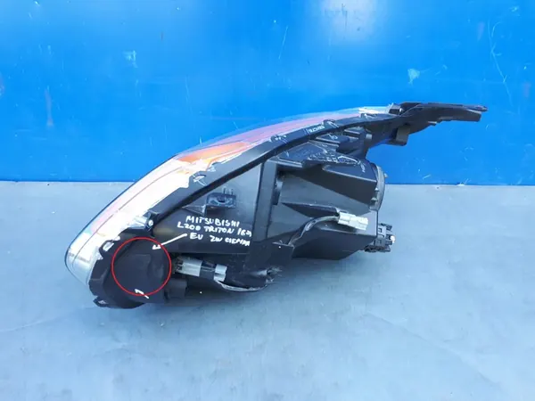 Faros derecho Mitsubishi L200 2015-2019 image 6