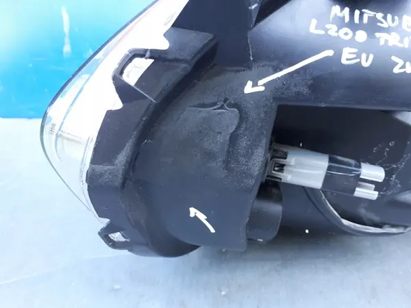 Faros derecho Mitsubishi L200 2015-2019 image 7