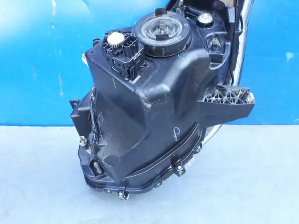 Faros derecho Mitsubishi L200 2015-2019 image 9