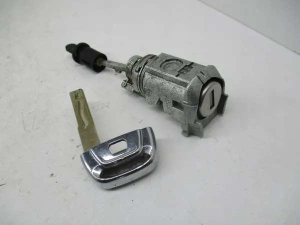 Audi A4 B8 A5 07-14 kuljettajan oven lukkosylinteri 8T1837167 image 3