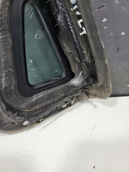 Vidro Triangular Traseiro Esquerdo Renault Clio IV OEM 833067235R image 6