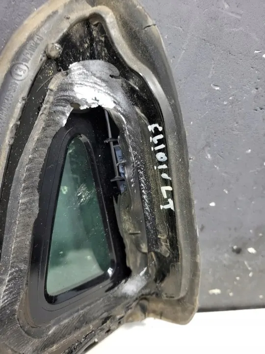 Vidro Triangular Traseiro Esquerdo Renault Clio IV OEM 833067235R image 7